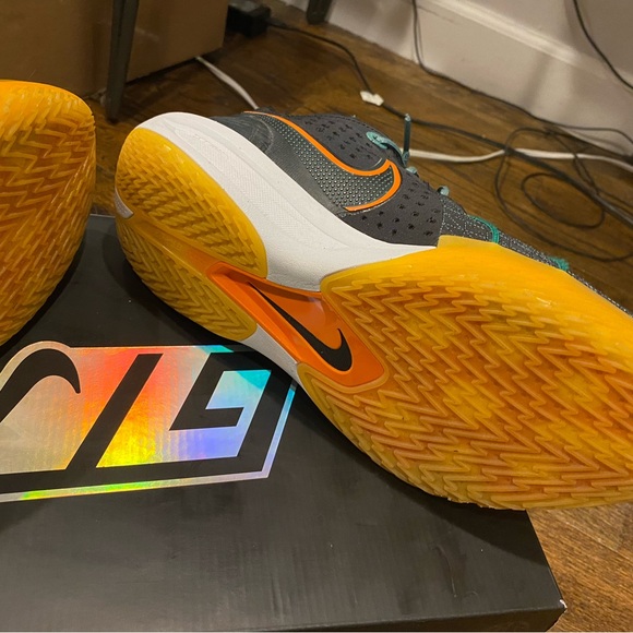 Nike GT Cut 3 Black/Vintage Green barely used only indoor - Picture 2 of 6